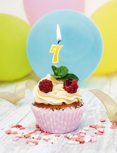 Cupcake with a numeral seven candle