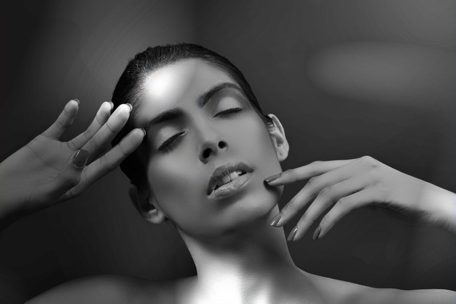 woman-4319758_960_720 (1).jpg