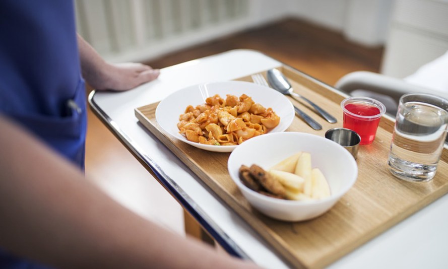 Al sufrir una quemadura, debemos tener presentes diversos cuidados para una pronta recuperación, y uno de los más importantes es la alimentación. 